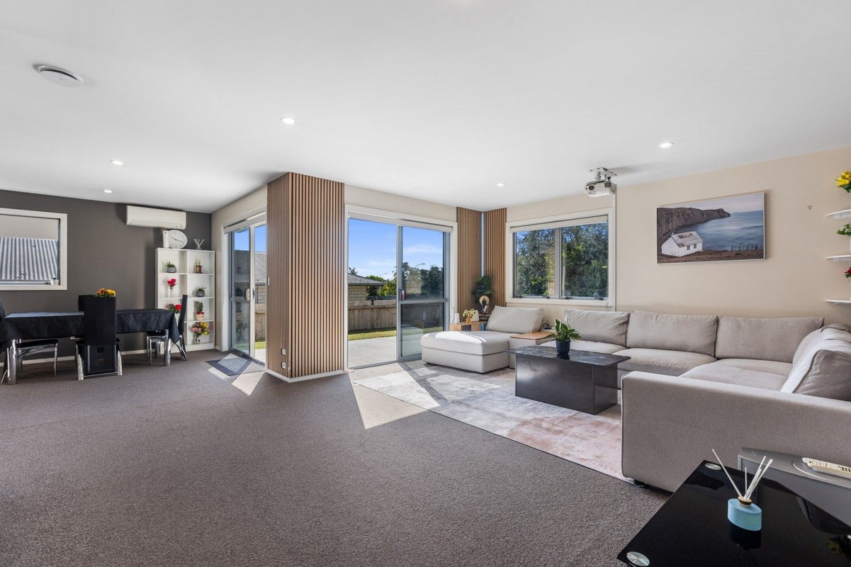 42 Fairfax Crescent, Pyes Pa, Tauranga - Carousel 2