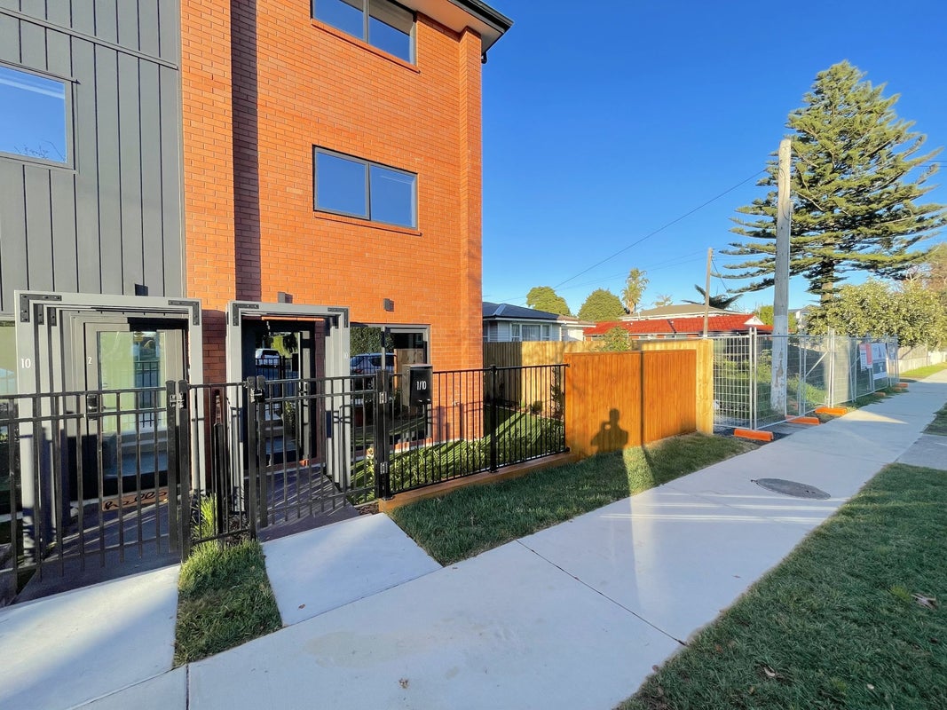 1/10 Yeovil Road, Te Atatu Peninsula, Auckland - Carousel 1