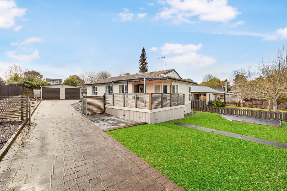 3 Matipo Crescent, Pukete, Hamilton - Carousel 1