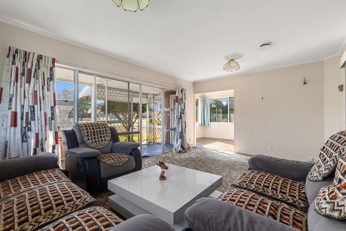 44 Pooles Road, Greerton, Tauranga - Carousel 1