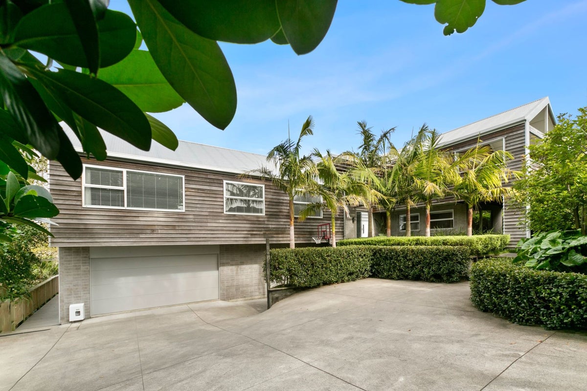 91 Paynters Avenue, Strandon, New Plymouth - Carousel 1
