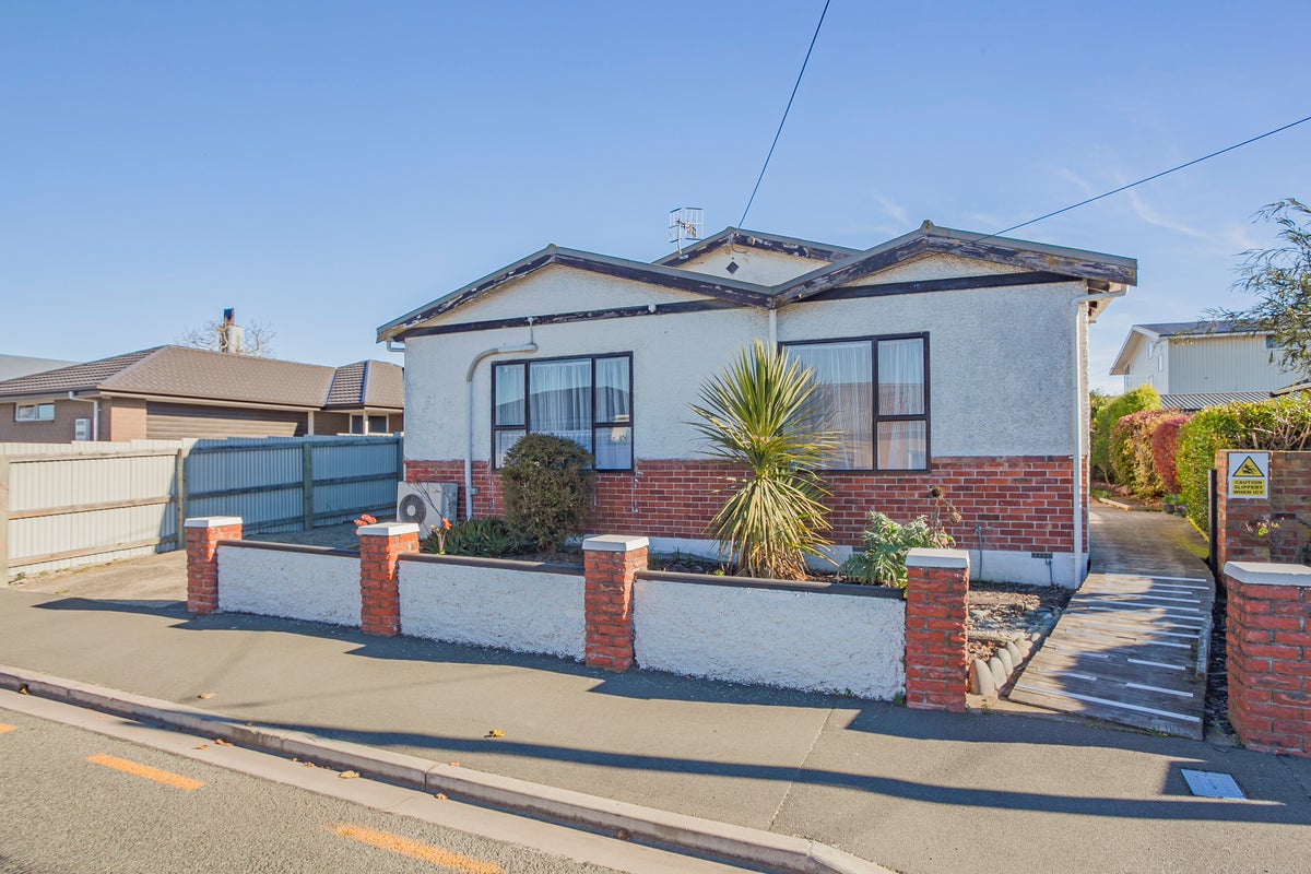 12 Oxford Street, West End, Timaru - Carousel 1