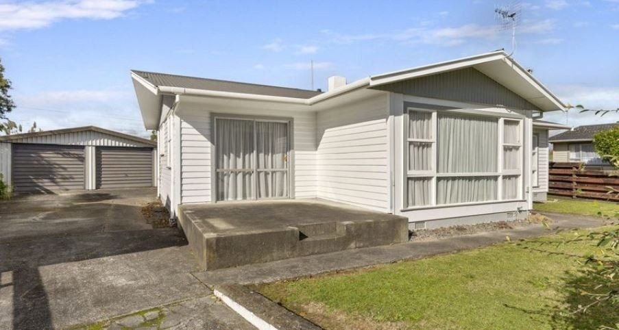 12 Pinedale Parade, Milson, Palmerston North - Carousel 2