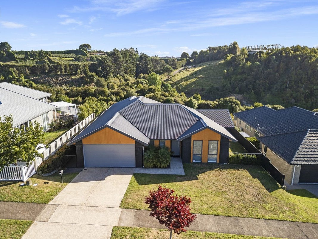 42 Puhirake Crescent, Pyes Pa, Tauranga - Carousel 1