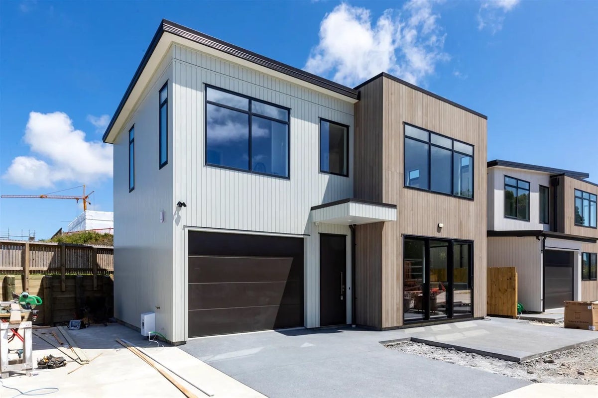 4 Skysail Lane, Whitby, Porirua - Carousel 1