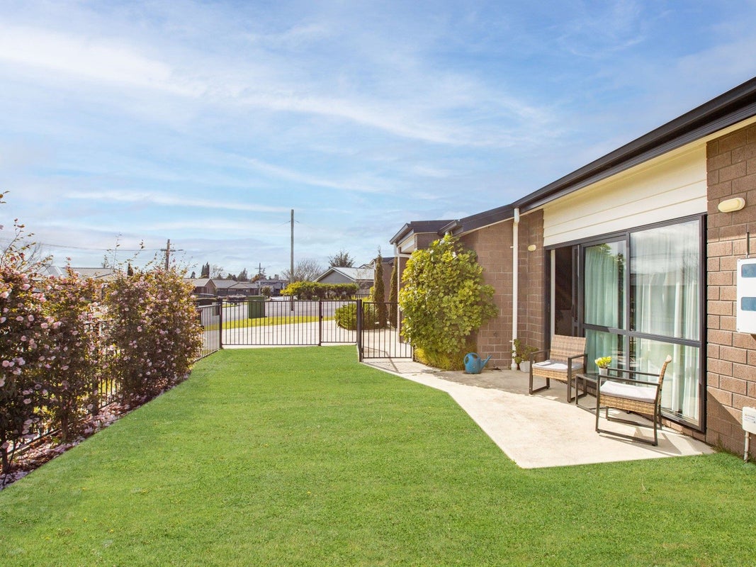 33B Saxbys Road, Glenview, Hamilton - Carousel 2