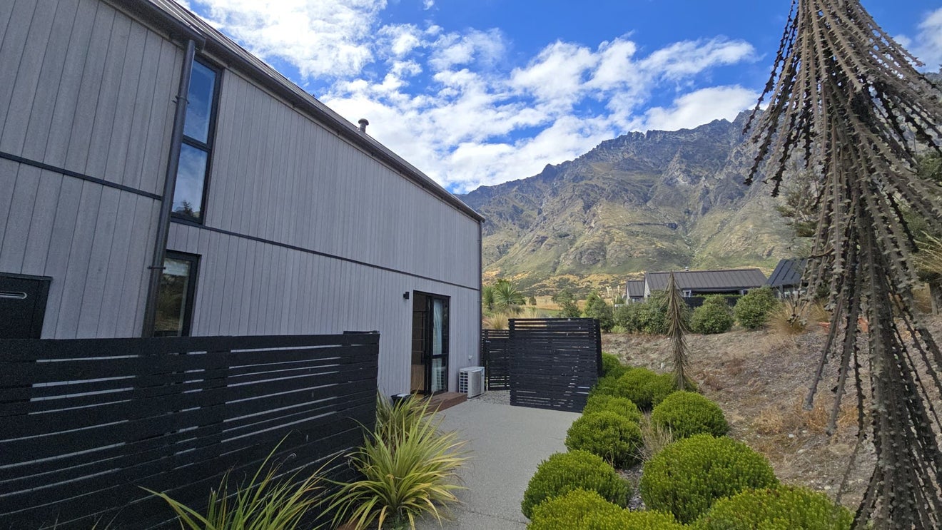 11 Escalator Avenue, Jacks Point, Queenstown - Carousel 2