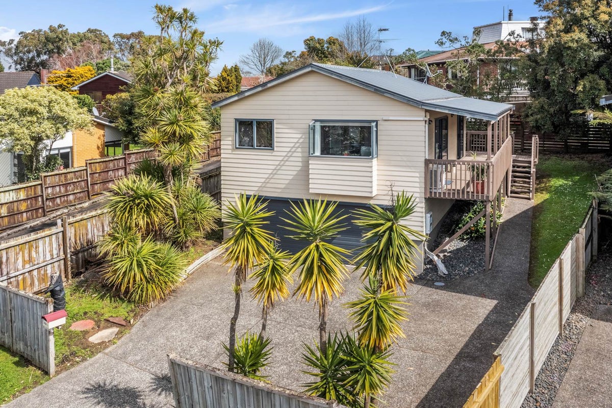 37A Botany Road, Botany Downs, Auckland - Carousel 1