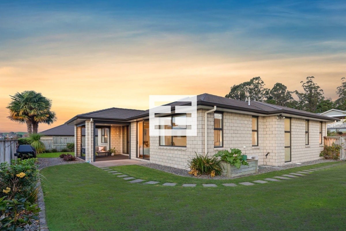 6 Damien Place, Ohauiti, Tauranga - Carousel 1