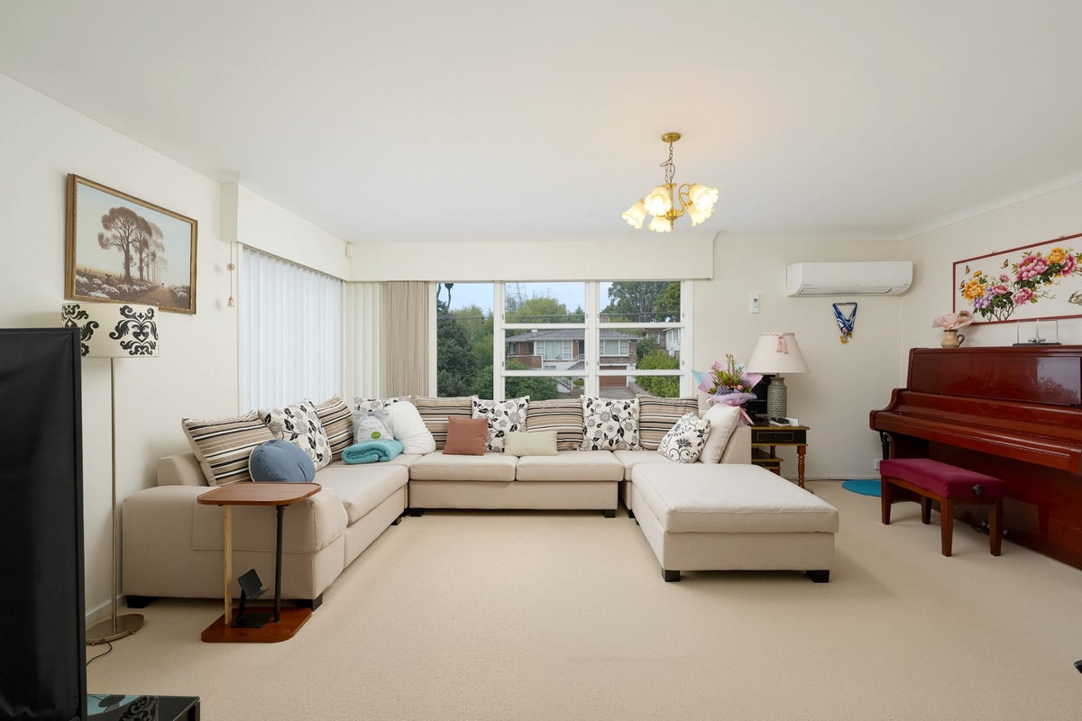 137 Tiroroa Avenue, Te Atatu South, Auckland - Carousel 2