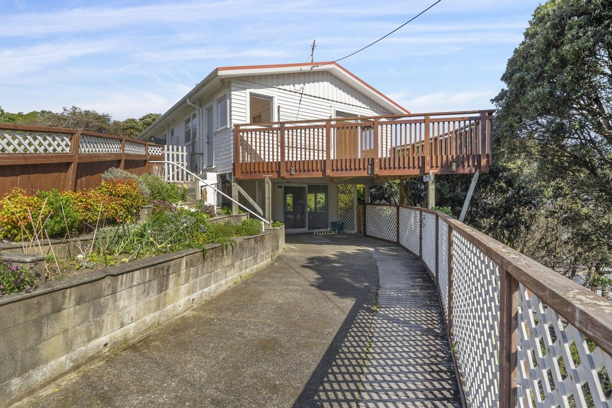 10 Greenview Way, Miramar, Wellington - Carousel 1