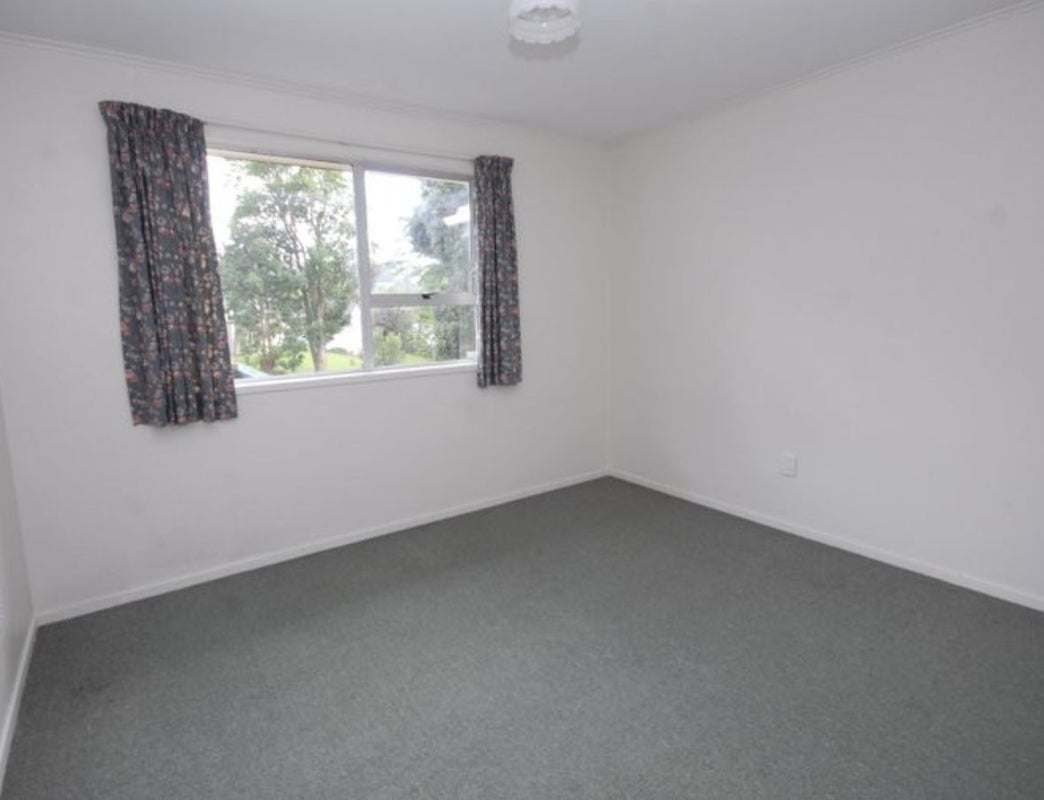 13 Tahu Crescent, Sunnynook, Auckland - Carousel 6