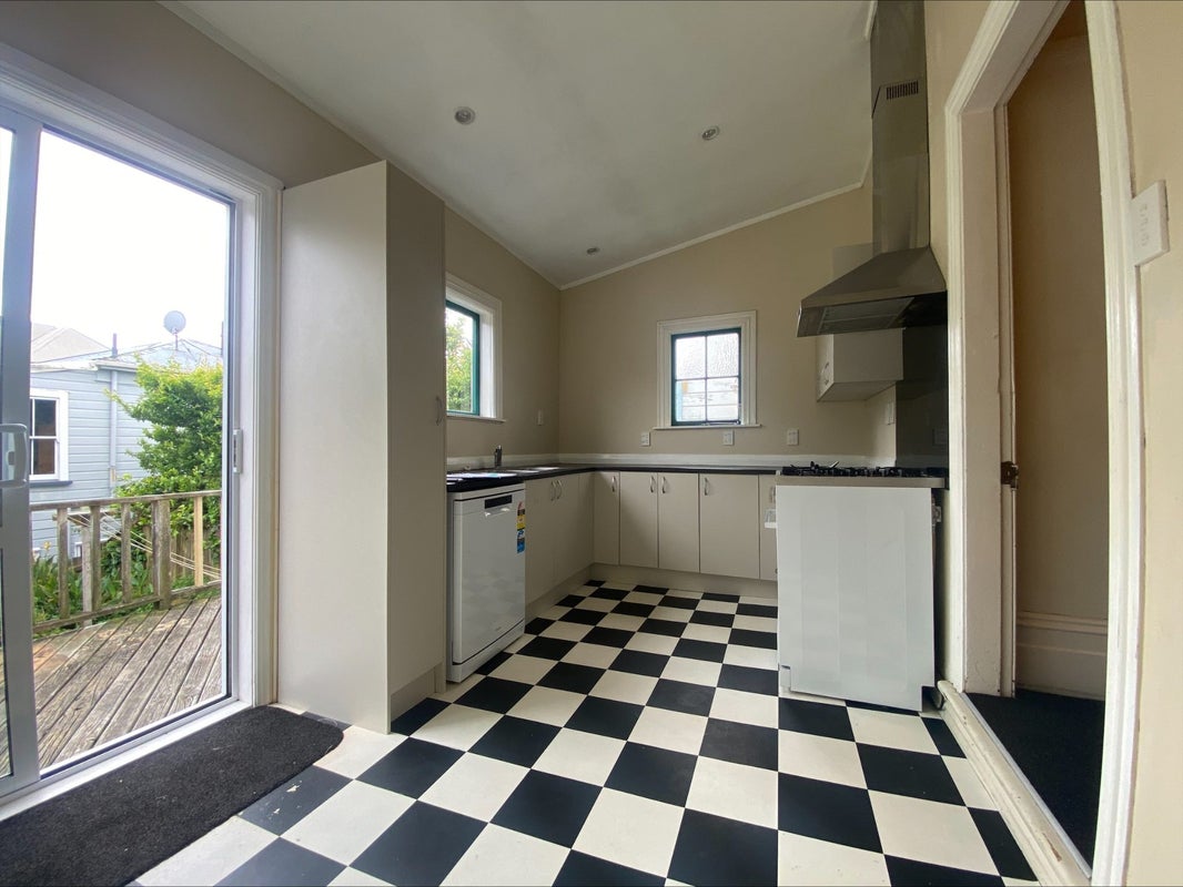 65 Wilson Street, Newtown, Wellington - Carousel 2