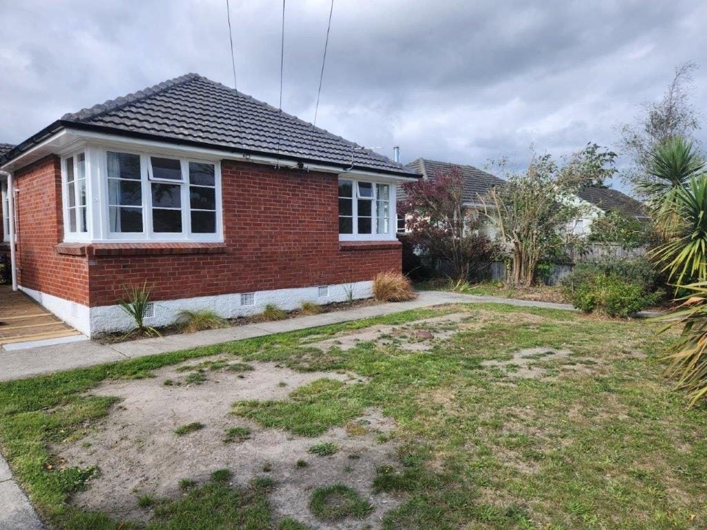 24 Earnslaw Crescent, Bryndwr, Christchurch - Carousel 1
