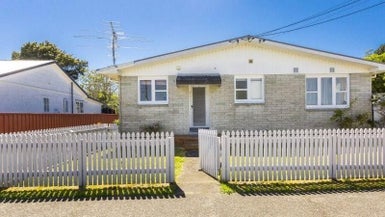 1/4 Henry Street, Ebdentown, Upper Hutt - Carousel 1