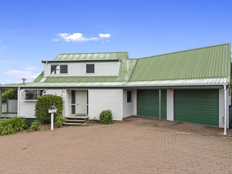 84 Viewmont Drive, Harbour View, Lower Hutt - Carousel 1