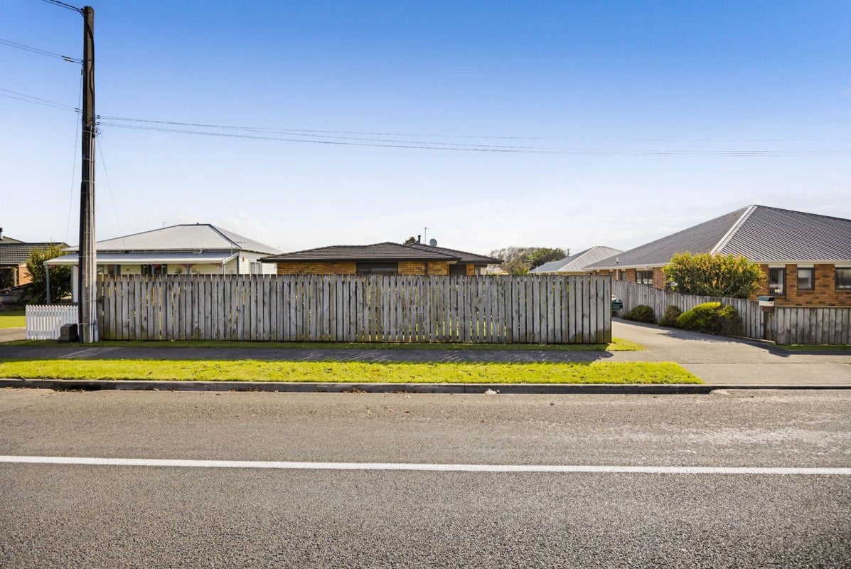 93 Victoria Street, Hawera - Carousel 21