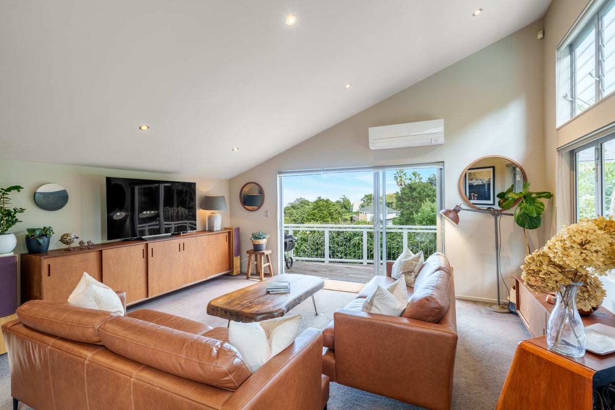 21 Giles Road, Ostend, Waiheke Island - Carousel 2