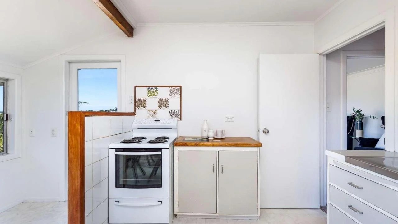 2/18 Fowler Street, Northcote, Auckland - Carousel 1