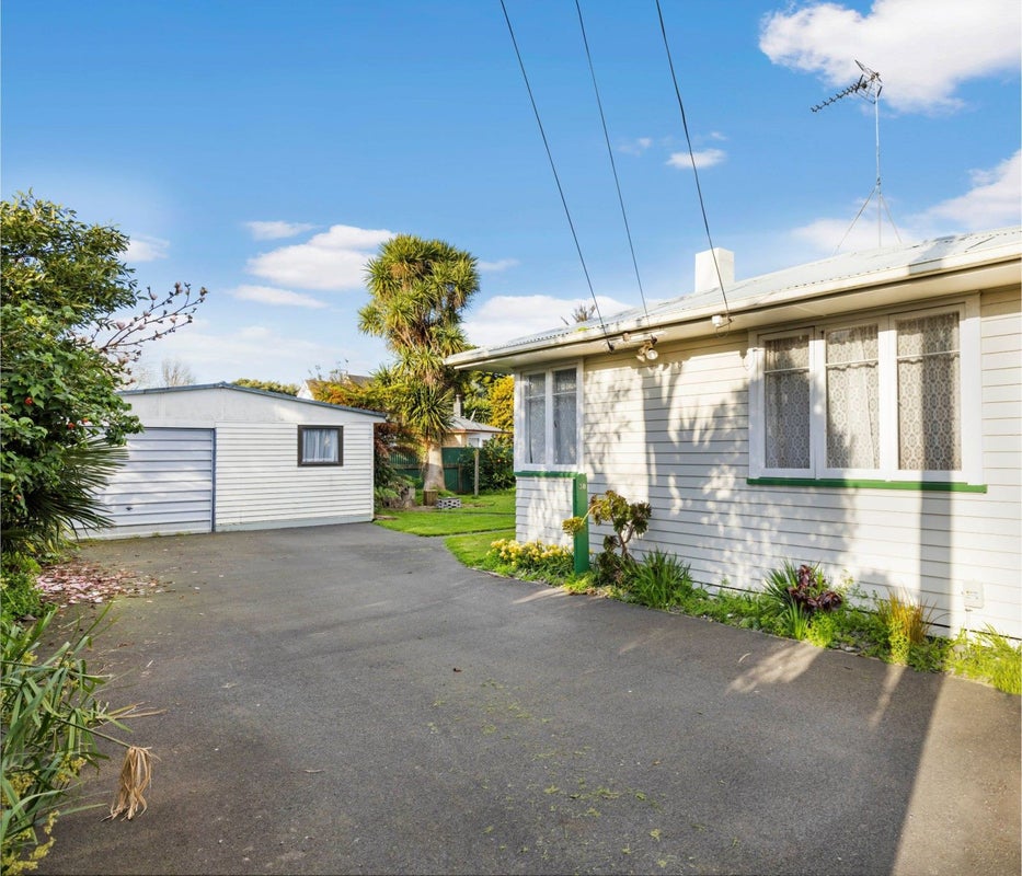 38 Carrington Avenue, Hillcrest, Hamilton - Carousel 1