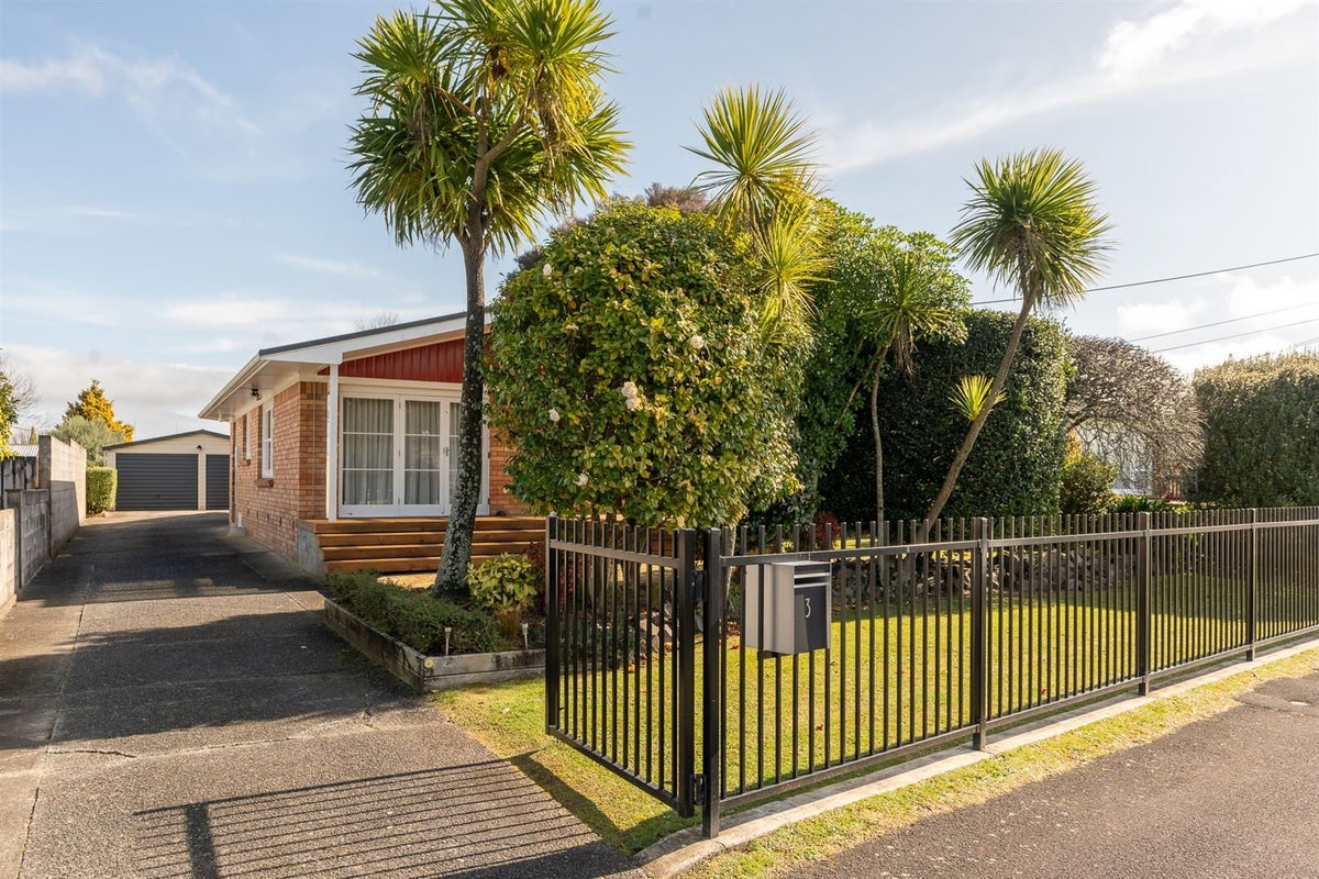 3 Augusta Street, Fairfield, Hamilton - Carousel 1