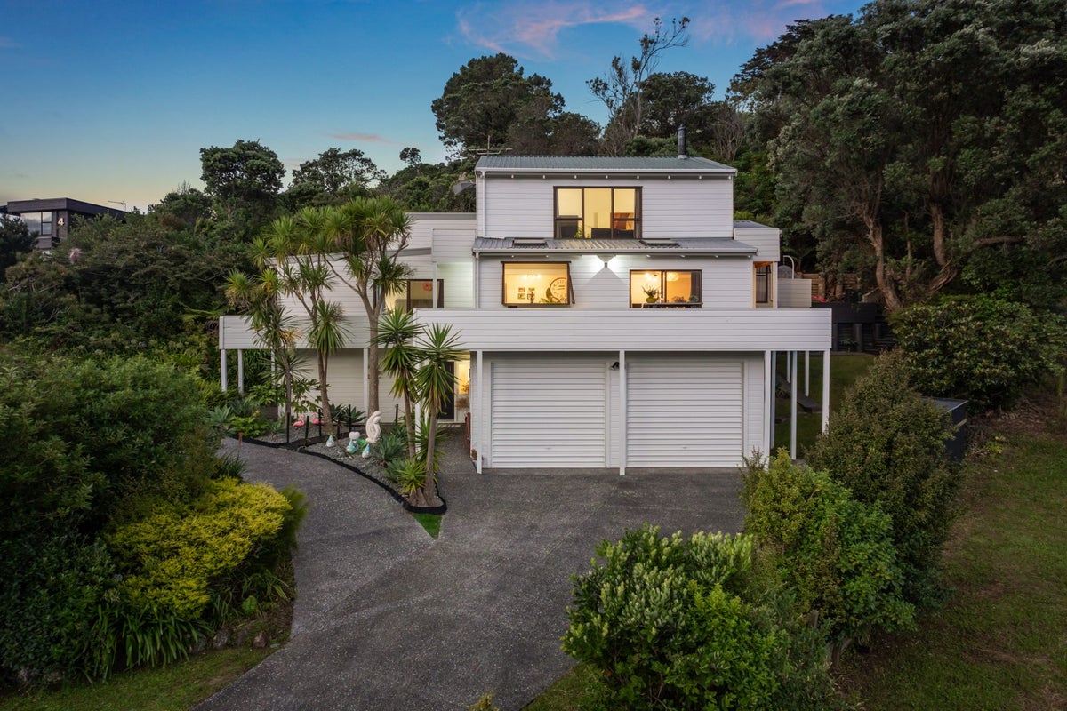 2 Rajan Place, Hillsborough, Auckland - Carousel 1