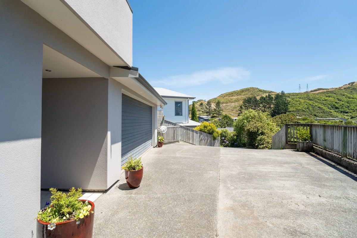 16A Eastcott Grove, Churton Park, Wellington - Carousel 24