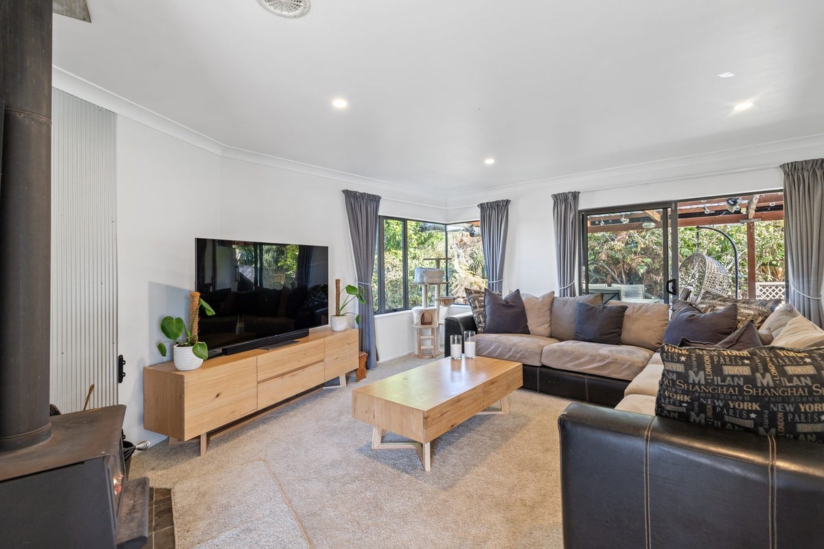 44 Forth Crescent, Glenview, Hamilton - Carousel 2