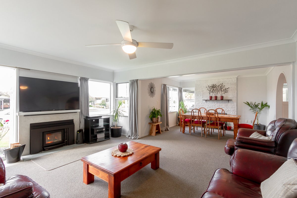 24 Keats Avenue, Onekawa, Napier - Carousel 2