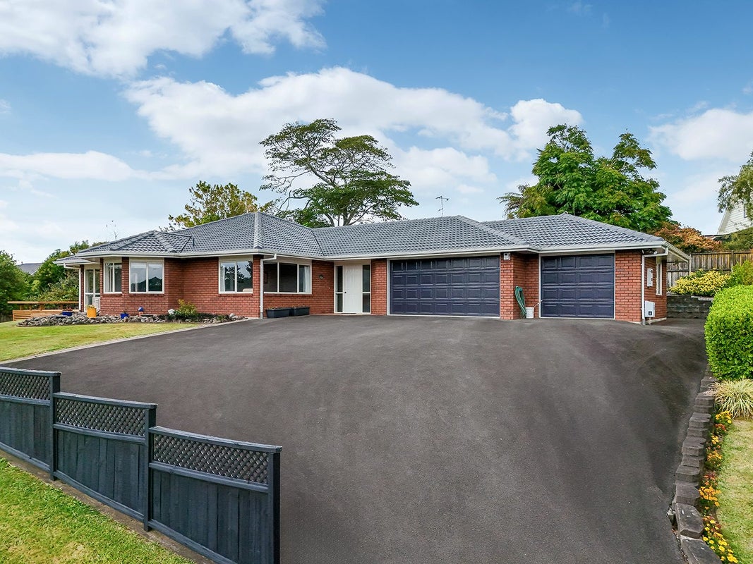 9 Aloma Way, Glenview, Hamilton - Carousel 1