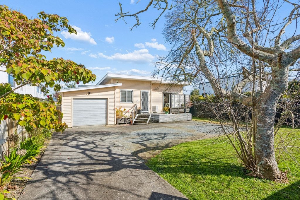 686 Te Atatu Road, Te Atatu Peninsula, Auckland - Carousel 1
