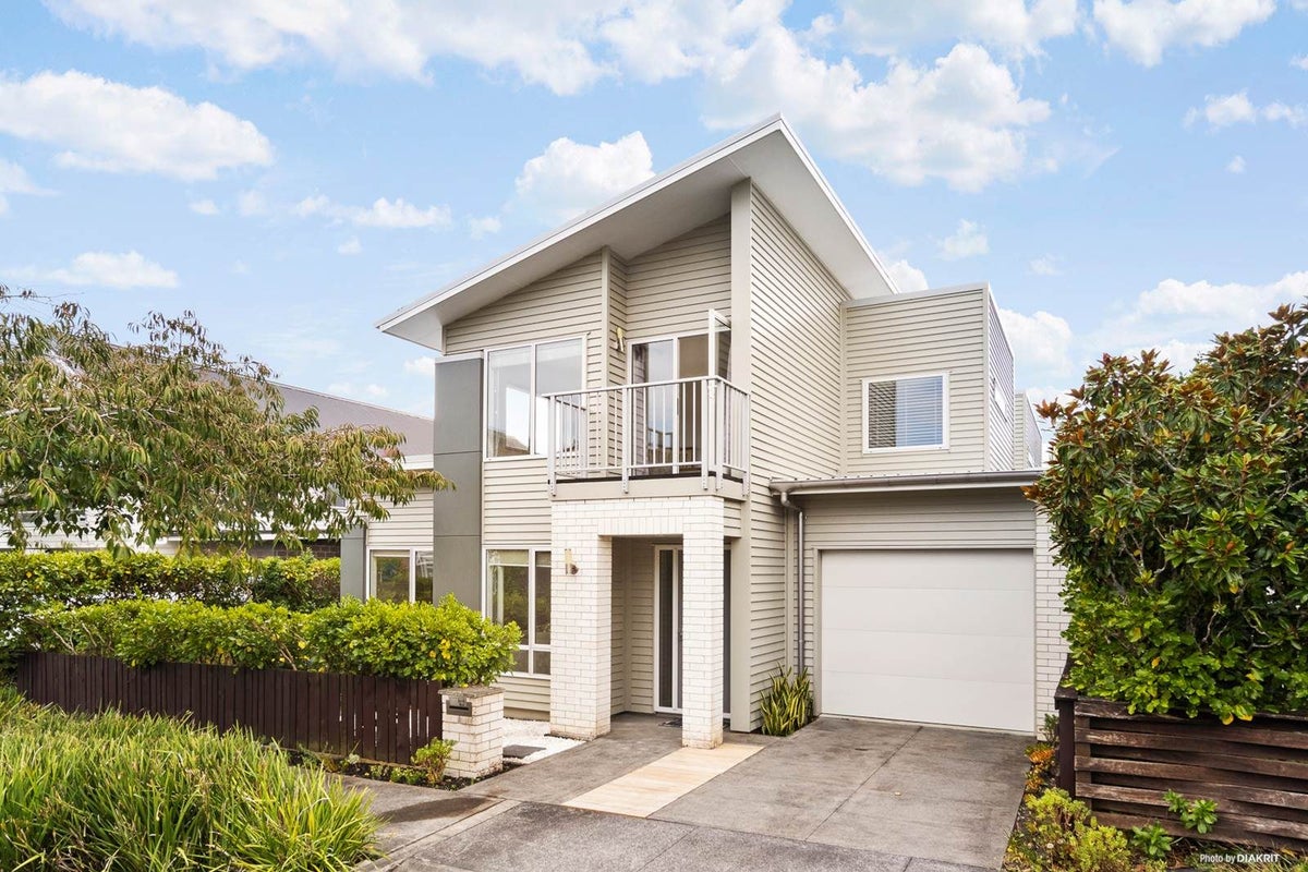 11 Station Street, Hobsonville, Auckland - Carousel 1