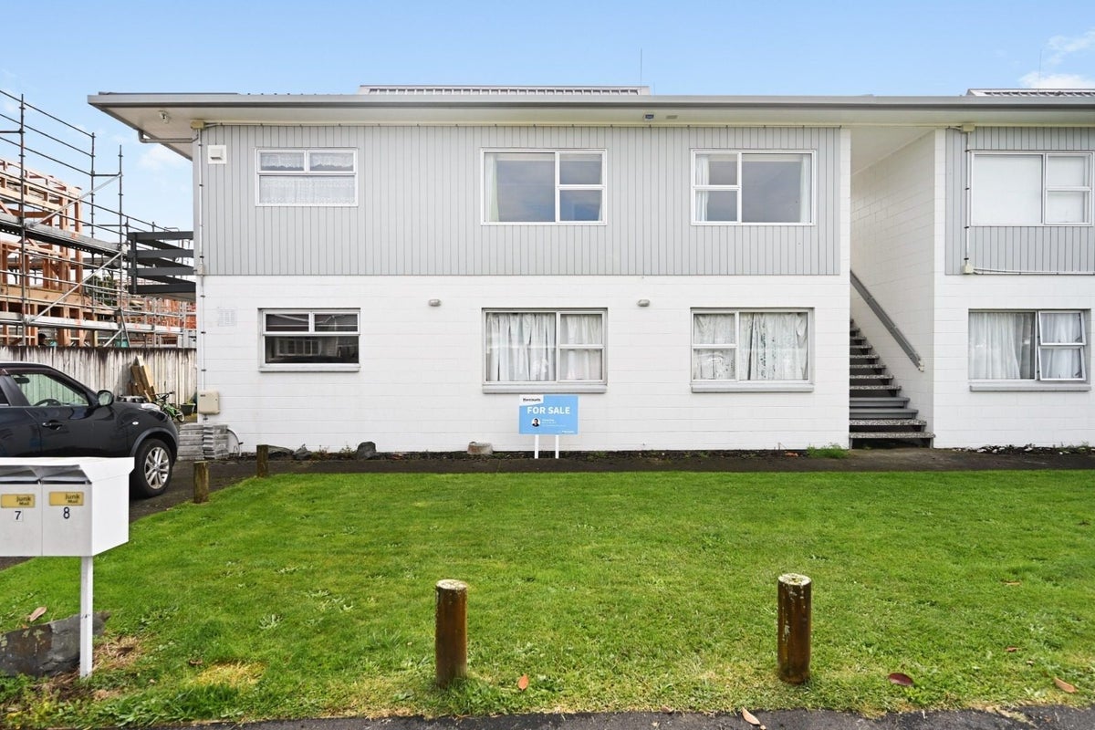 8/15 Coates Street, Hamilton East, Hamilton - Carousel 1