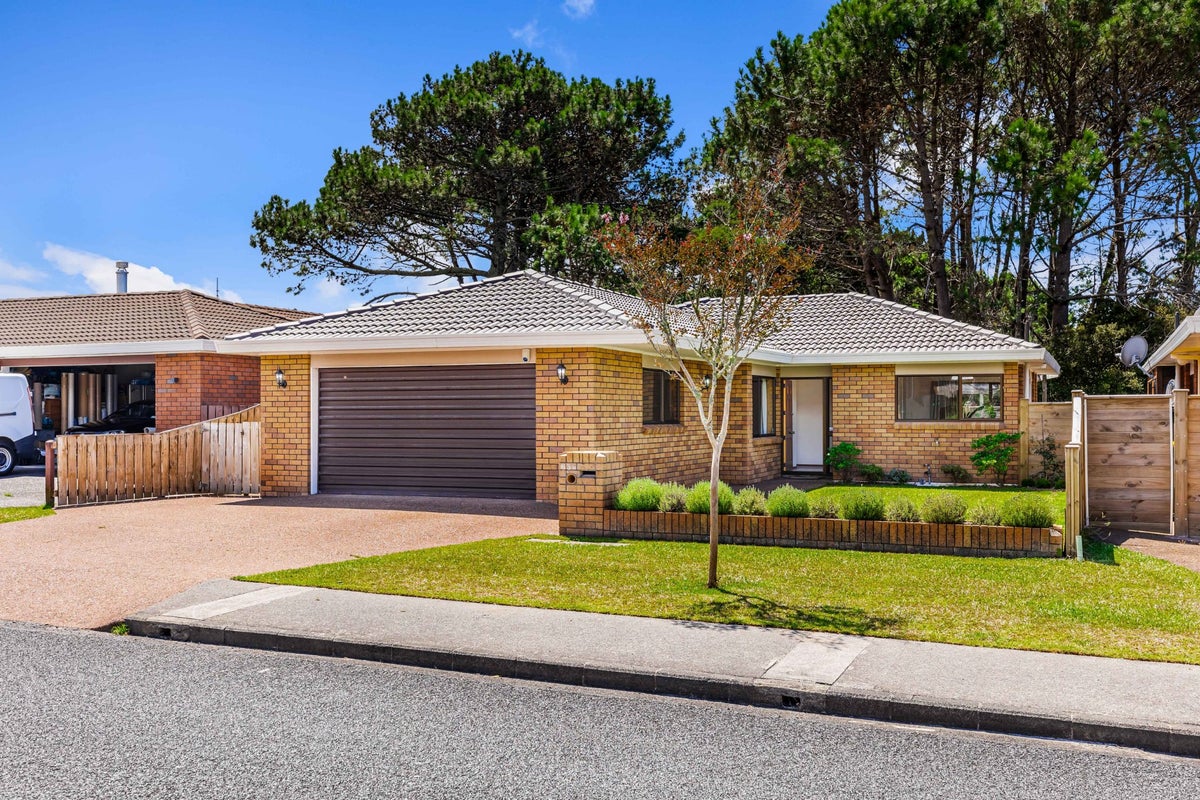 1/65 Granville Drive, Massey, Auckland - Carousel 1
