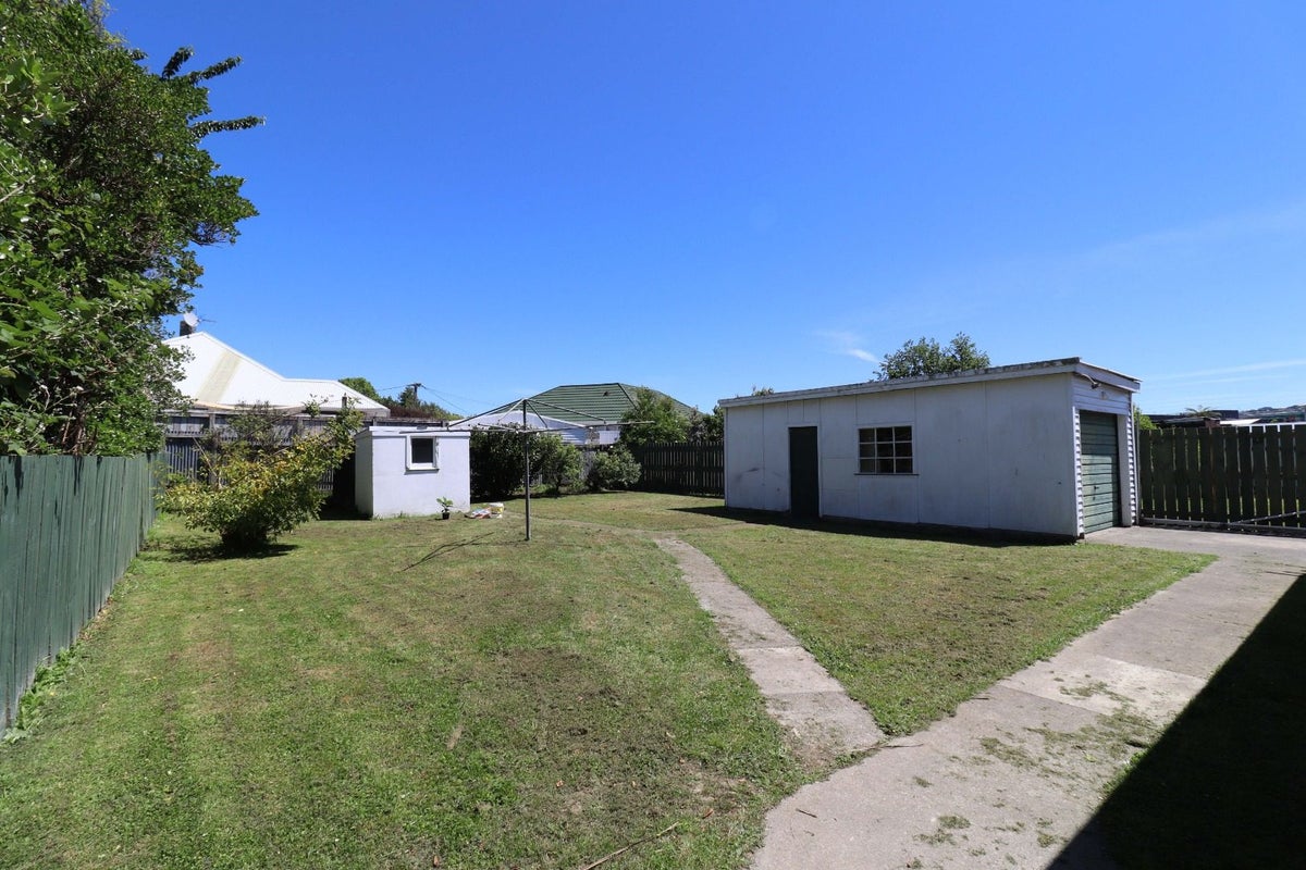 70 Durham Crescent, Fairfield, Lower Hutt - Carousel 12