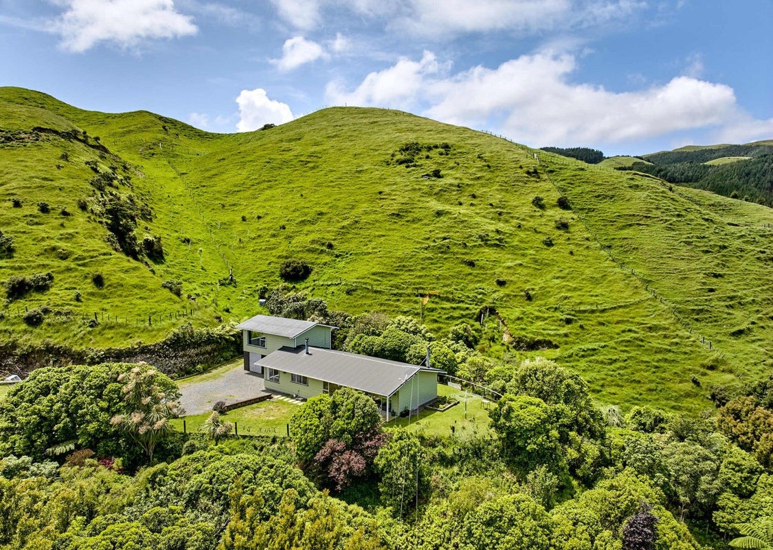 1176 Paekakariki Hill Road, Paekakariki Hill, Porirua - Carousel 2