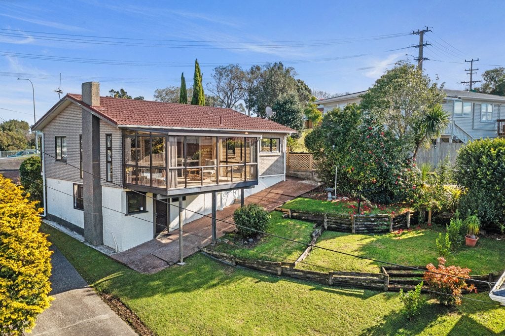 1/3 Hall Road, Glenfield, Auckland - Carousel 2