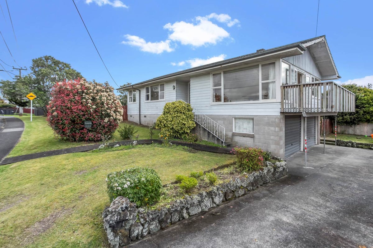 46 Royal View Road, Te Atatu South, Auckland - Carousel 1