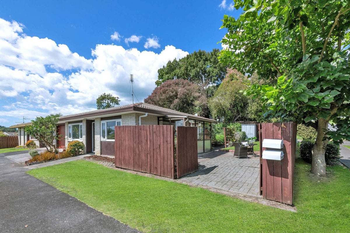 1/48 Highland Park Drive, Highland Park, Auckland - Carousel 1