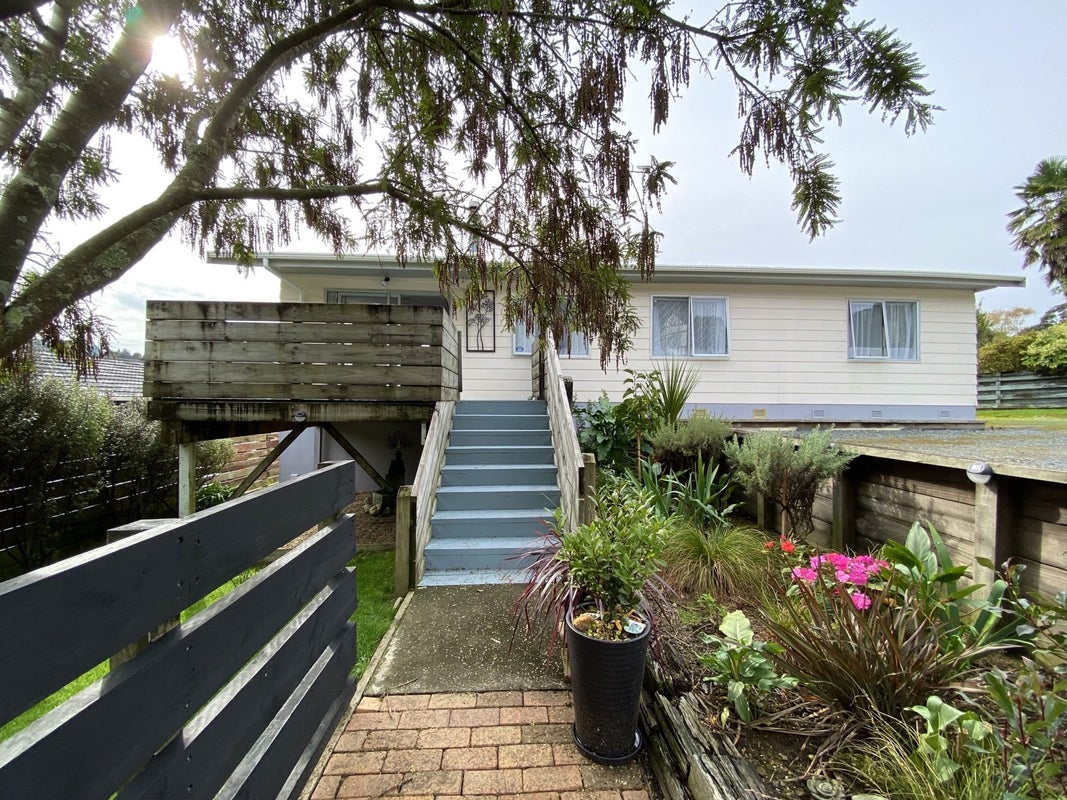 17 Amber Grove, Birchville, Upper Hutt - Carousel 2