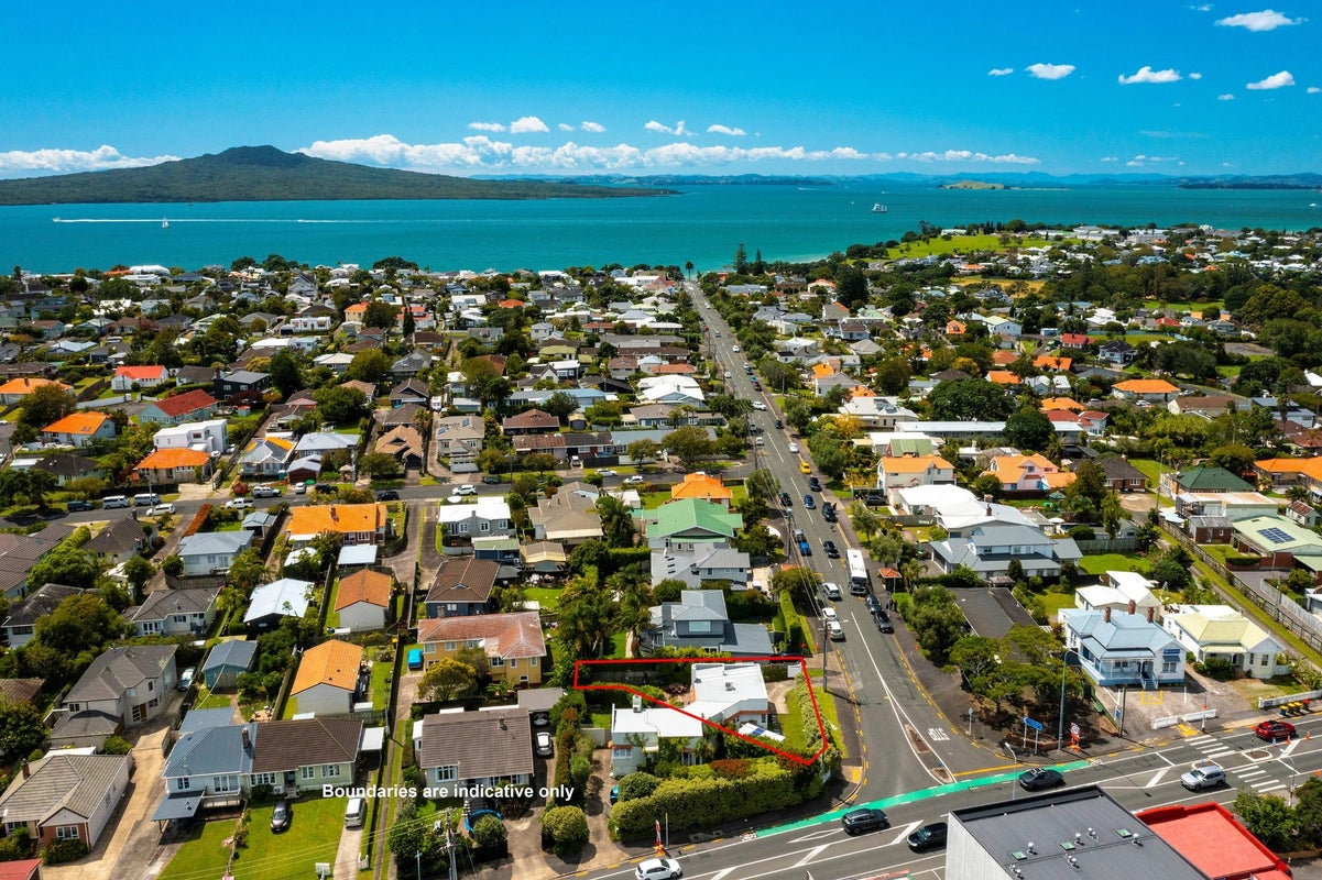 60 Old Lake Road, Narrow Neck, Auckland - Carousel 19