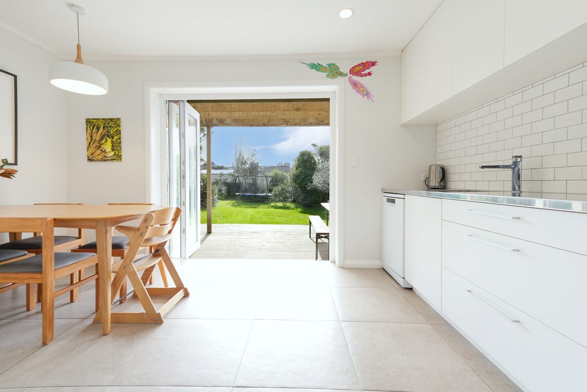 135 Seabrook Avenue, New Lynn, Auckland - Carousel 1
