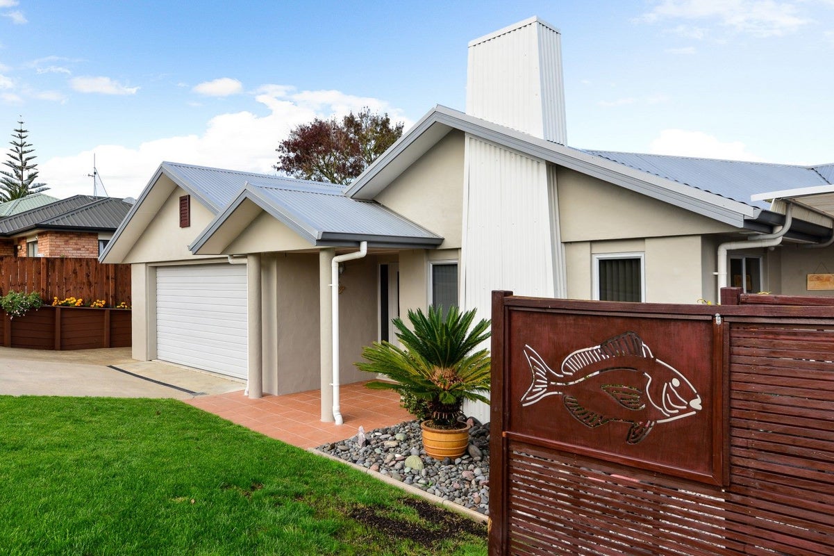 22 Palm Grove Drive, Western Heights, Hamilton - Carousel 1