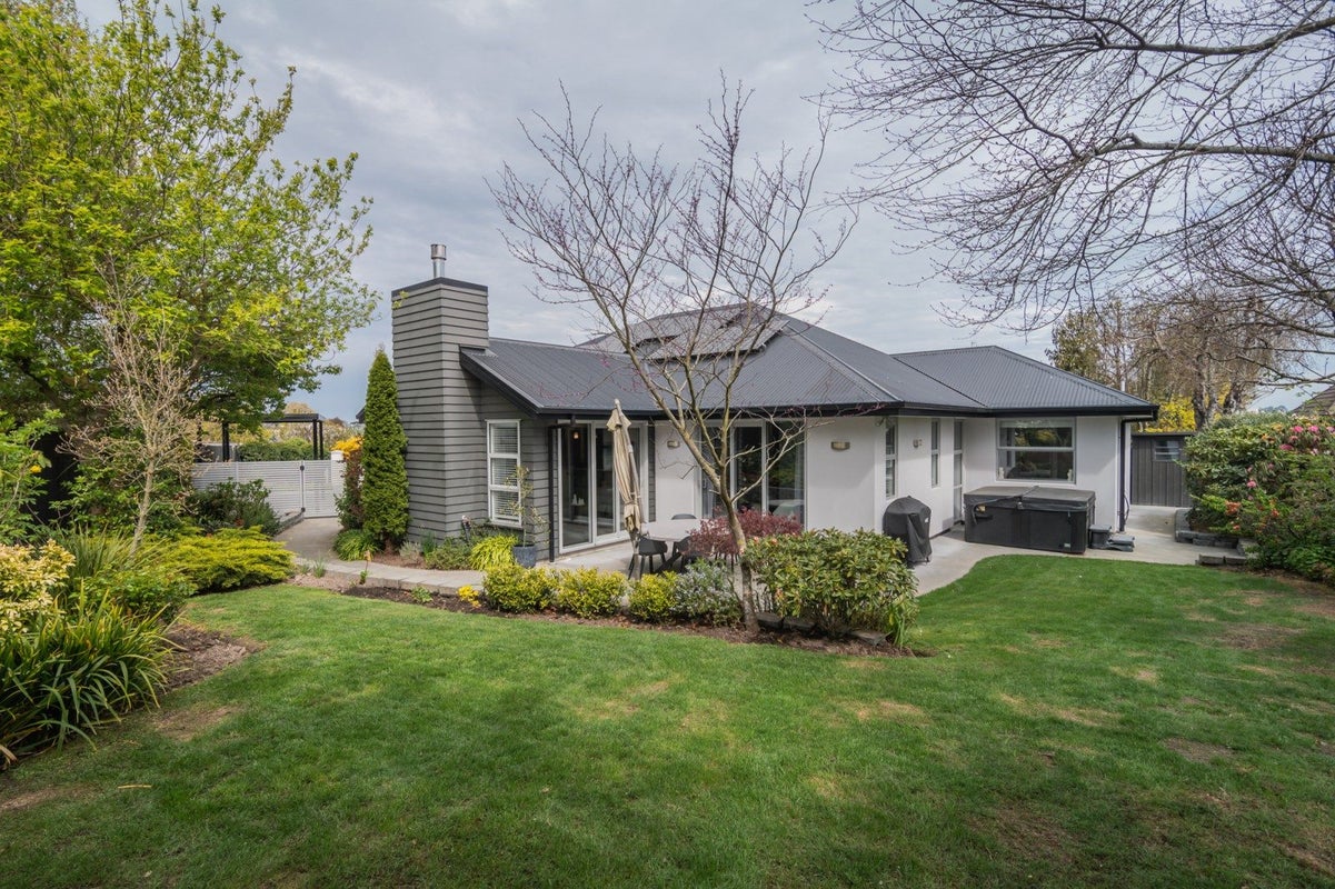 8 Glenview Terrace, Highfield, Timaru - Carousel 1