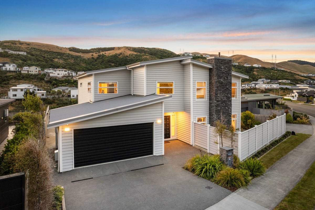 6 Farnworth Tce, Churton Park, Wellington - Carousel 1