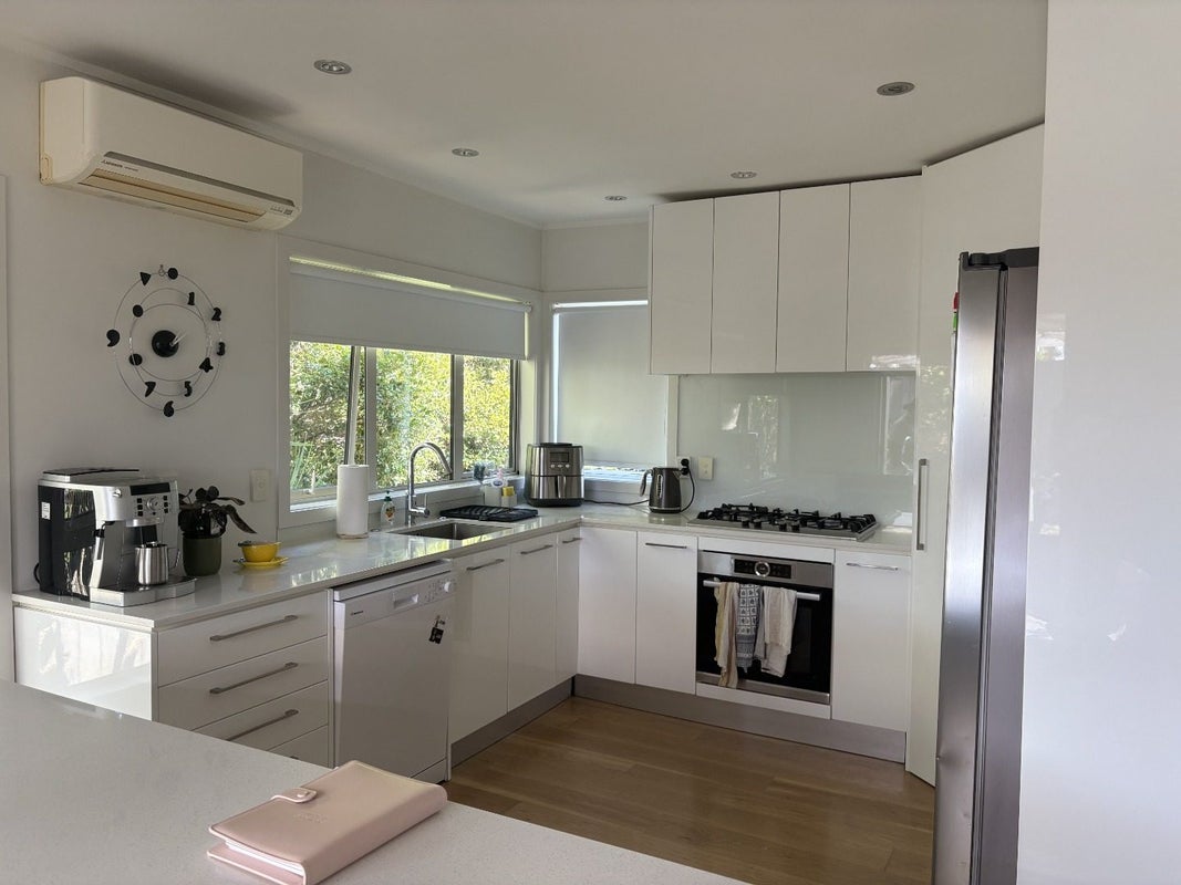 121 Arran Road, Browns Bay, Auckland - Carousel 2