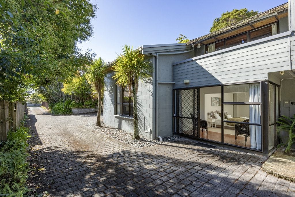 0 , New Lynn - Carousel 16