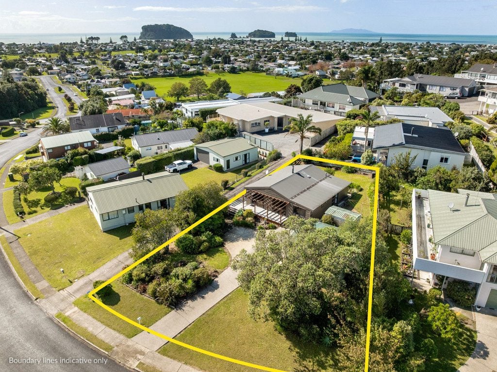 218 The Drive, Whangamata - Carousel 1