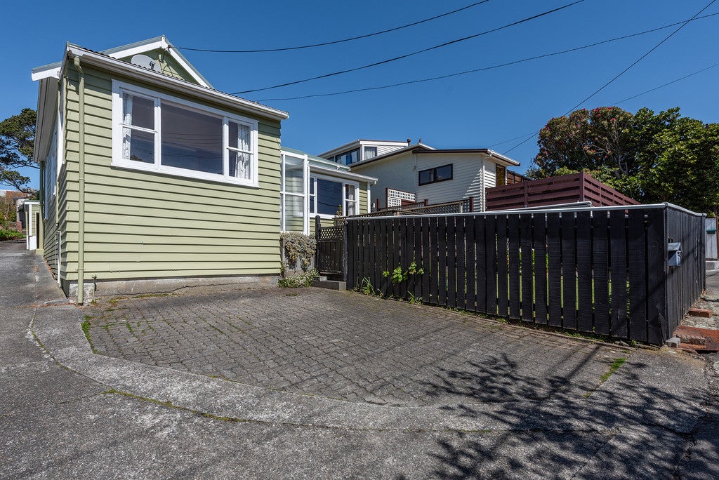 7 Braithwaite Street, Karori, Wellington - Carousel 2