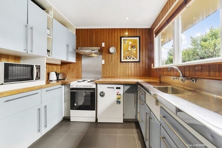 22 Silverbirch Grove, Churton Park, Wellington - Carousel 2
